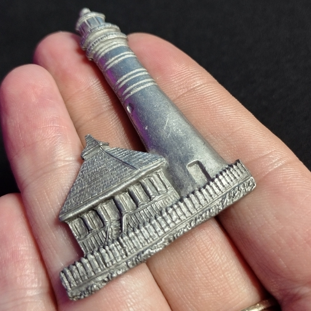 Spoontiques Pewter Lighthouse and Cottage Brooch - Picture 3 of 5